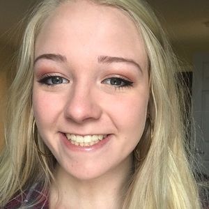 Meet your Posher, Brenna